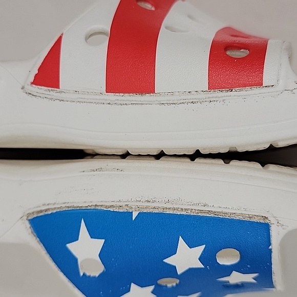👡 B2G1 Crocs American Flag Sandals - Picture 5 of 11